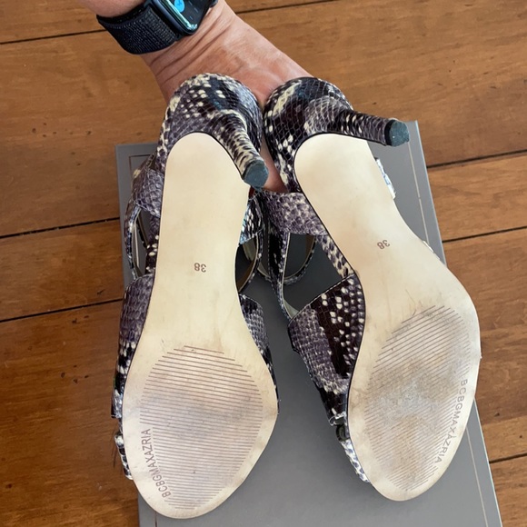 BCBG Snake print heels - Picture 5 of 9